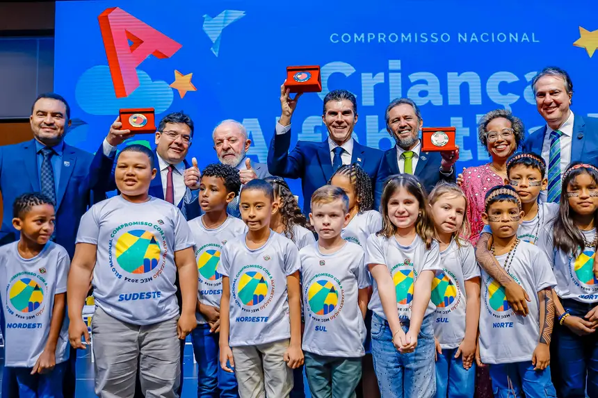 Helder m4ta aula de transparência e maquia desempenho para melhorar Ideb no Pará