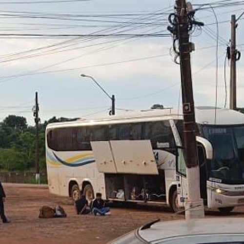 Polícia prende passageiros de ônibus transportando drogas em Marabá 