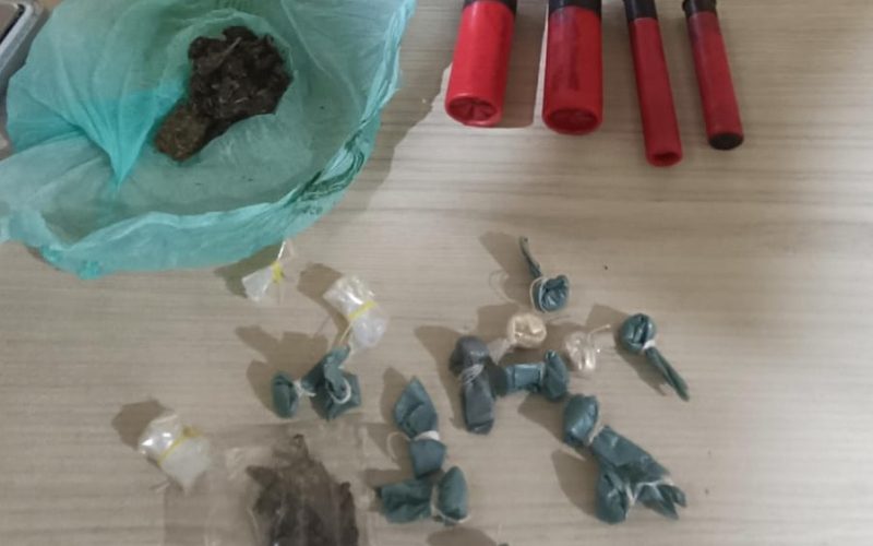 Ronda da PM termina em apreensão de drogas e munição na Folha 34